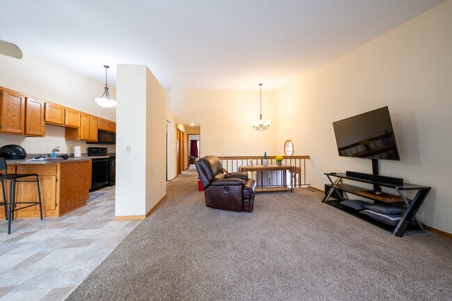 Building Photo - 407 Wood Way