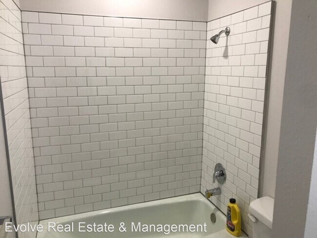 Building Photo - 2 br, 1 bath House - 1087 S Sarah Circle