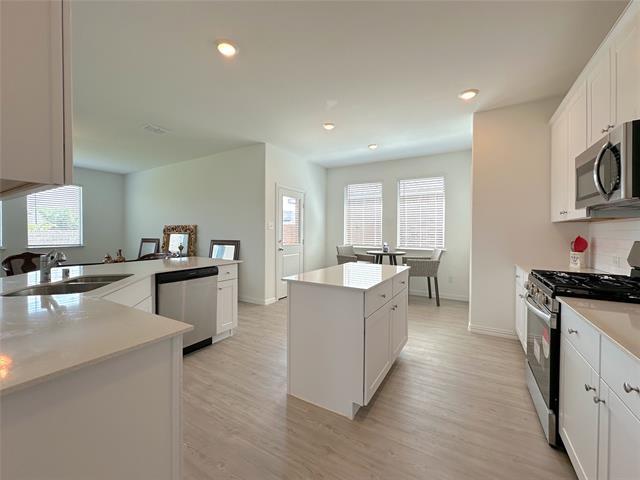 Building Photo - 1328 Rousseau Dr