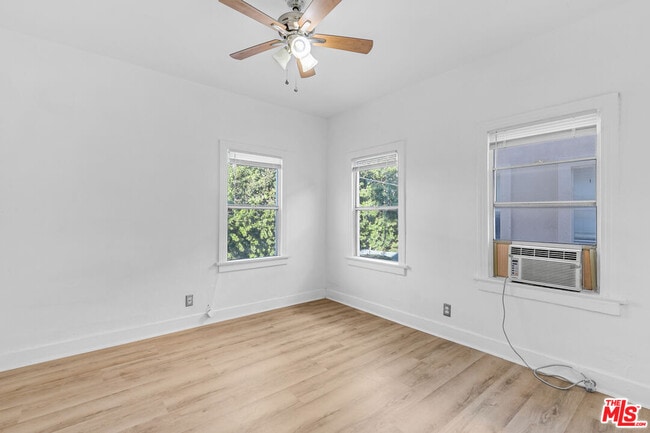 Building Photo - 3801 1/2 Mont Clair St