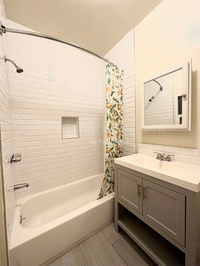 Building Photo - 1825 Ivar Ave