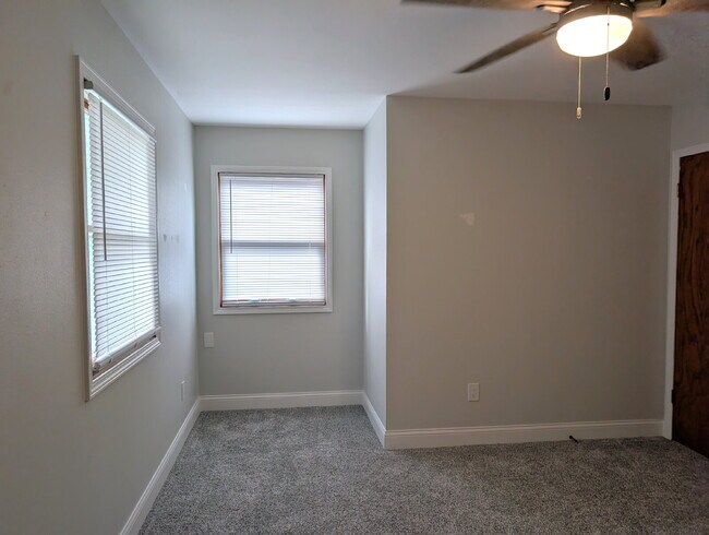 Building Photo - Spacious 4 bedroom 3 bathroom family home in Neenah