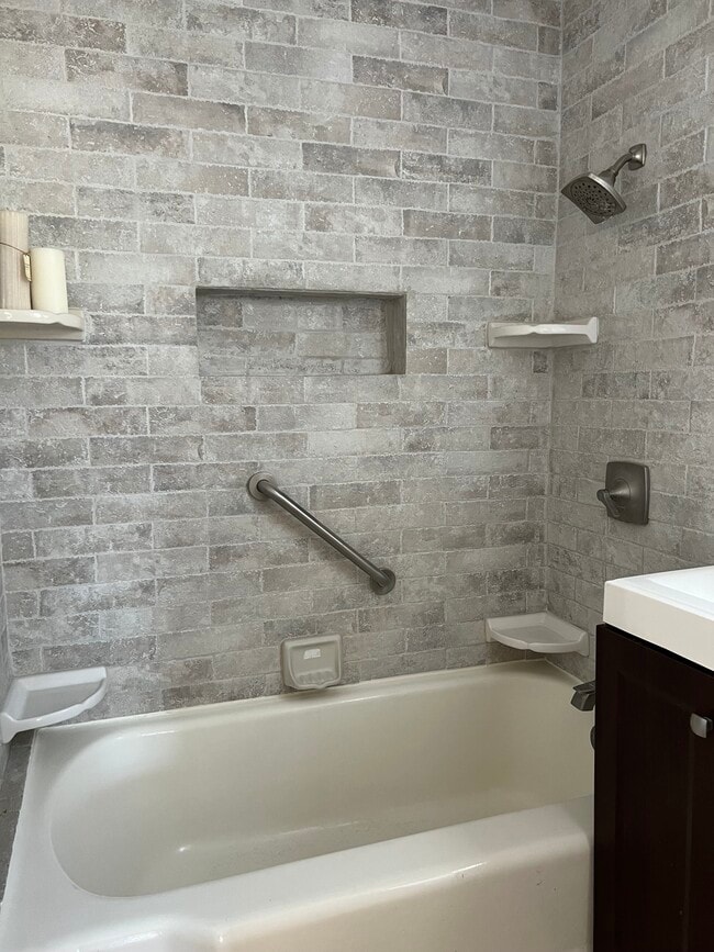 Building Photo - 138 E 124th St