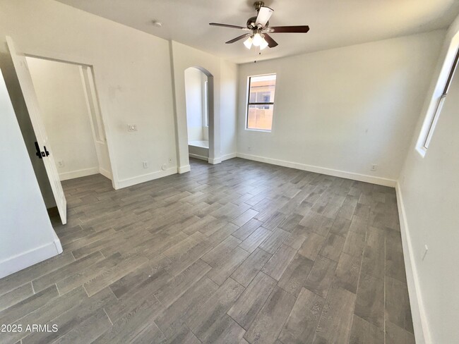 Building Photo - 7116 W Sophie Ln