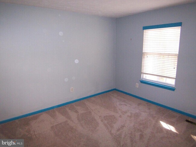 Building Photo - 411 Grasmere Dr