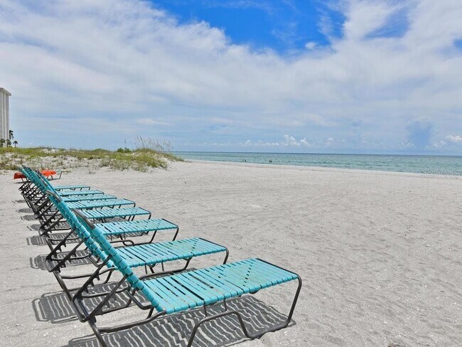 Building Photo - 2425 Gulf of Mexico Dr