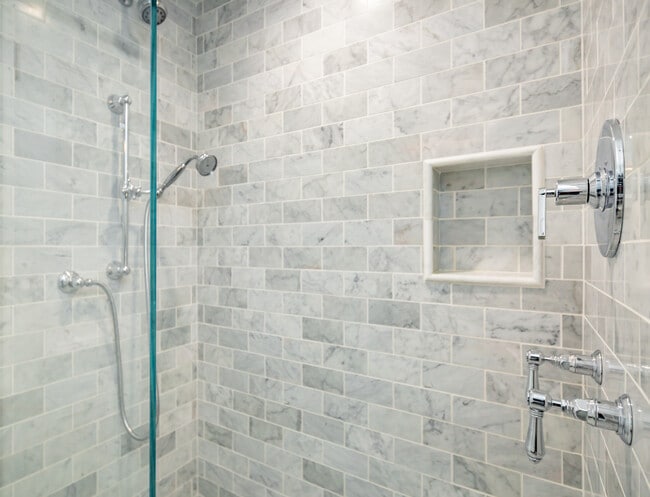 Building Photo - 134 Three Mile Harbor Rd