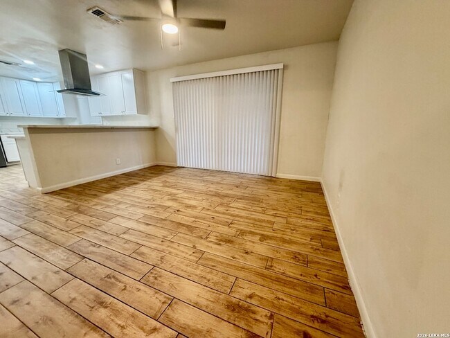 Building Photo - 115 Encino Grande St