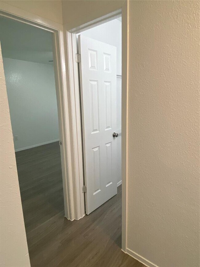 Building Photo - 9511 Aberdeen Way