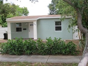Building Photo - 440 NW 15th Ave