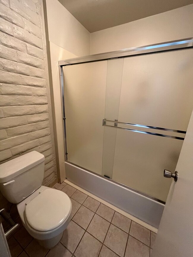 Building Photo - 3-Bedroom, 2-Bath Home in North Davis near Park and Greenbelt-$500 Off 1st Month's Rent