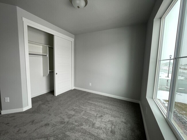 Building Photo - Fantastic GORGEOUS Home!