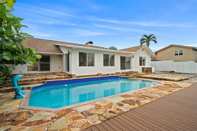 Building Photo - 1412 NE 53rd Ct