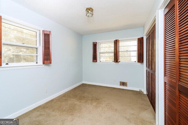 Building Photo - 1255 Angelia Dr SW