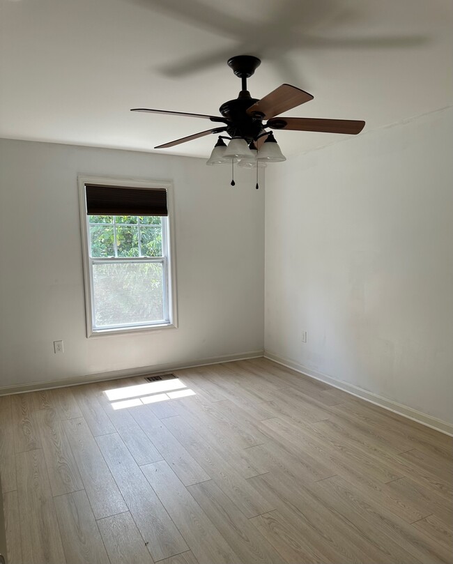 Building Photo - 702 Garfield Ave