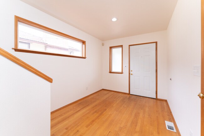 Building Photo - 8843 39th Ave S