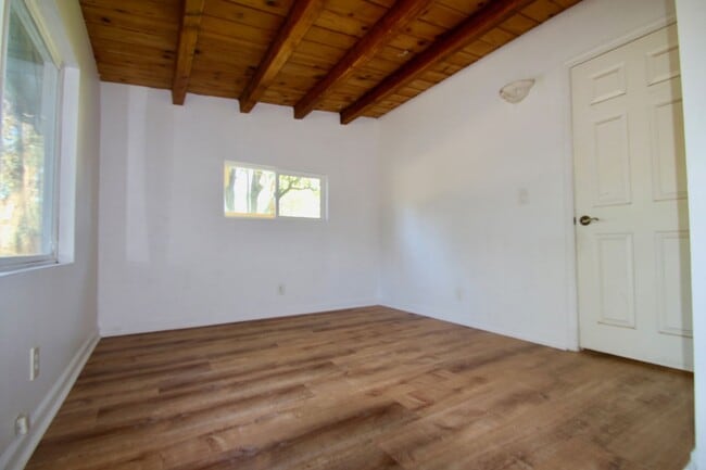 Building Photo - 2 Bedroom 1 bath - Bennett Valley
