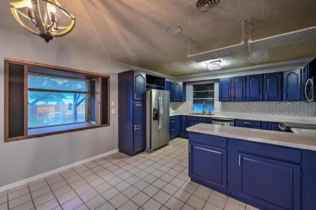 Building Photo - 2138 Lynbrook Ln