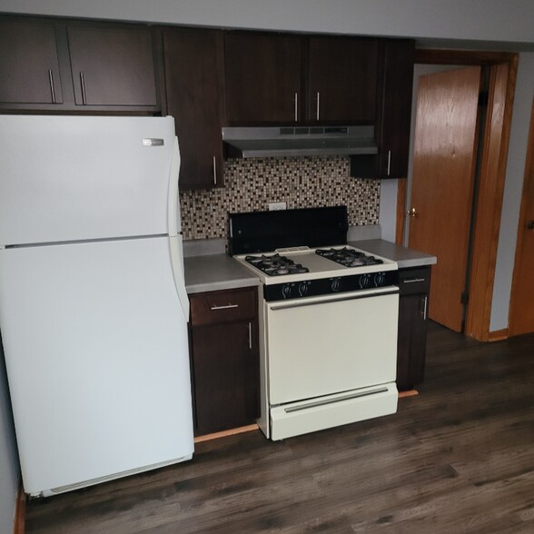 Building Photo - 6805 W Montrose Ave