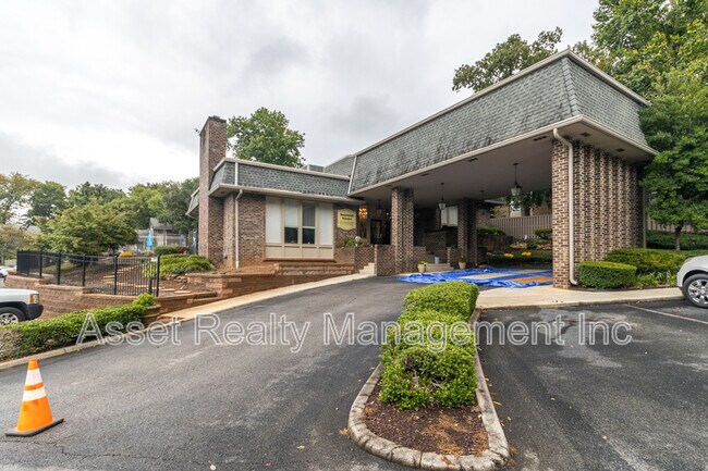 Building Photo - 3636 Taliluna Ave