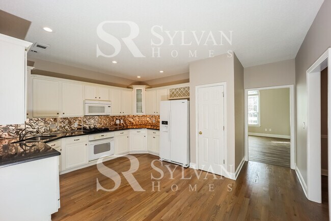 Building Photo - Spacious 4BR 3BA Home for You