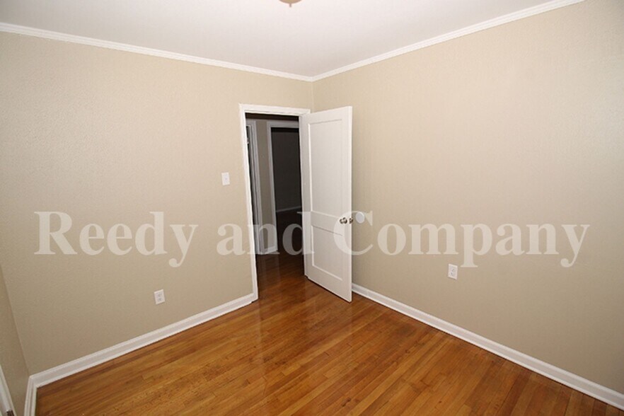 Building Photo - 1446 Russwood Rd
