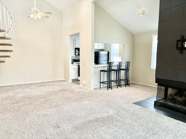 Building Photo - 2226 Martinique Ln