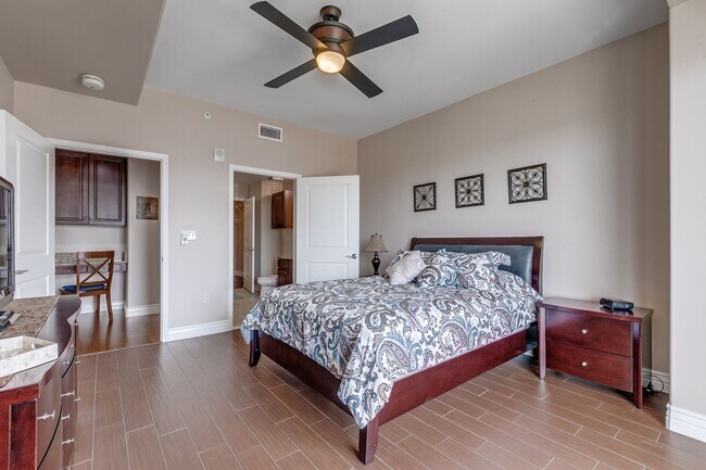 Building Photo - GORGEOUS FURNISHED CONDOMINIUM WITH GREAT ...