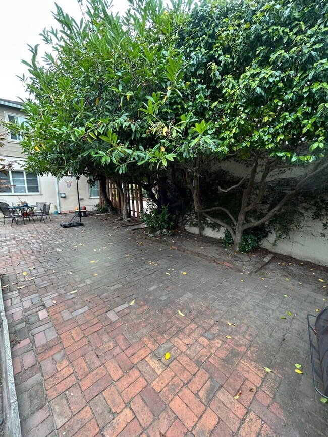Building Photo - 1537 Pearl St
