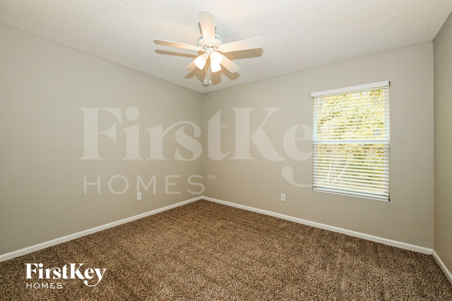 Building Photo - 403 W New England Dr