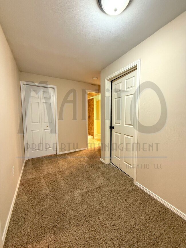 Building Photo - Elegant and Spacious Home