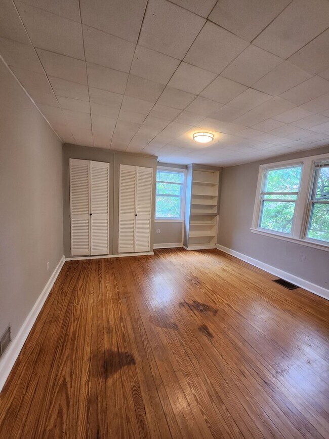 Interior Photo - 382 S Cleveland