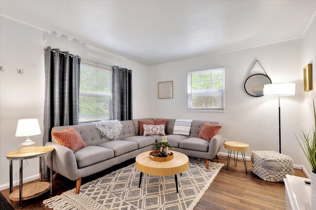 Building Photo - 303 Hessel Blvd