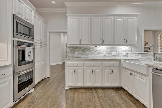 Building Photo - 6313 Glenbrook Ct