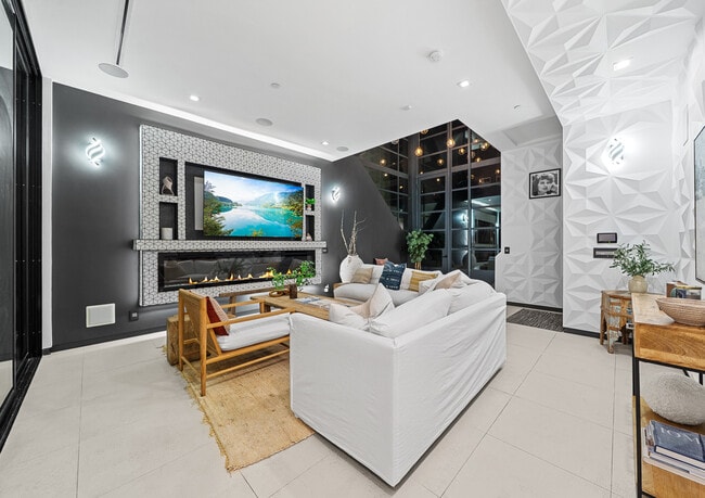 Building Photo - 838 California Ave