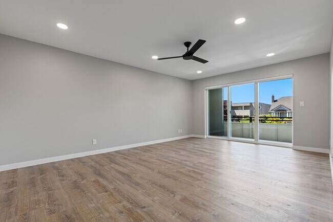 Building Photo - Large Freshly Remodeled and AIR CONDITIONE...
