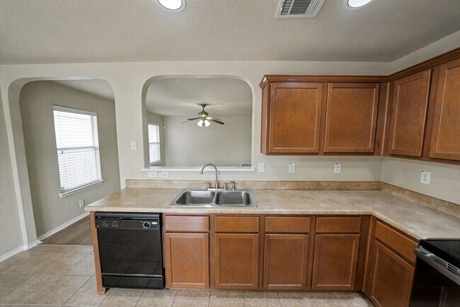 Building Photo - Move-in Ready 3-Bedroom Home Near Lackland AFB - Realtor Commission: $500