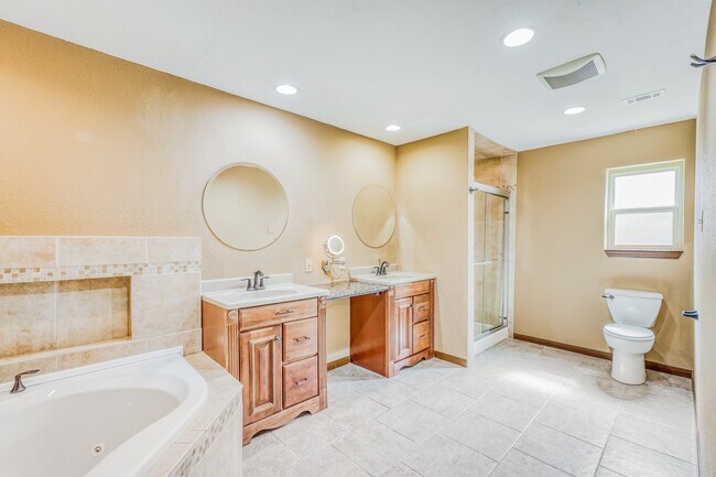 Building Photo - 21611 Glenbranch Dr