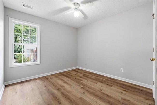 Building Photo - 5072 Leeshire Trace