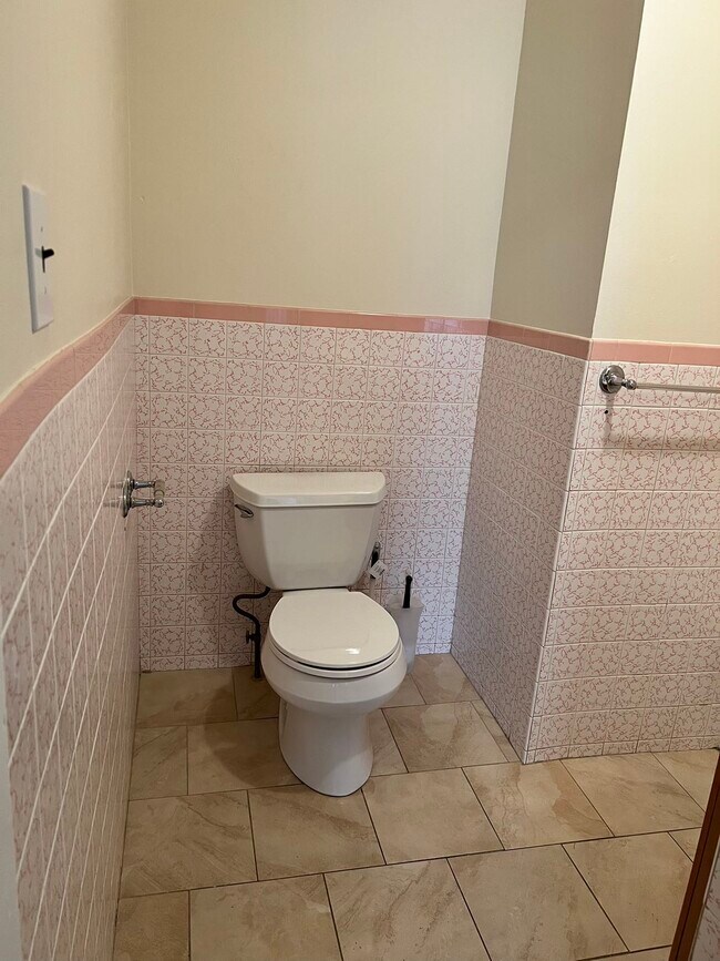 Building Photo - 224 Charles St