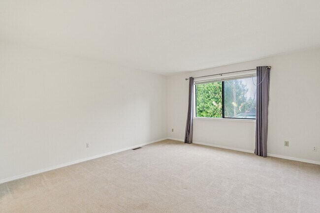 Building Photo - 4219 212th Ave NE