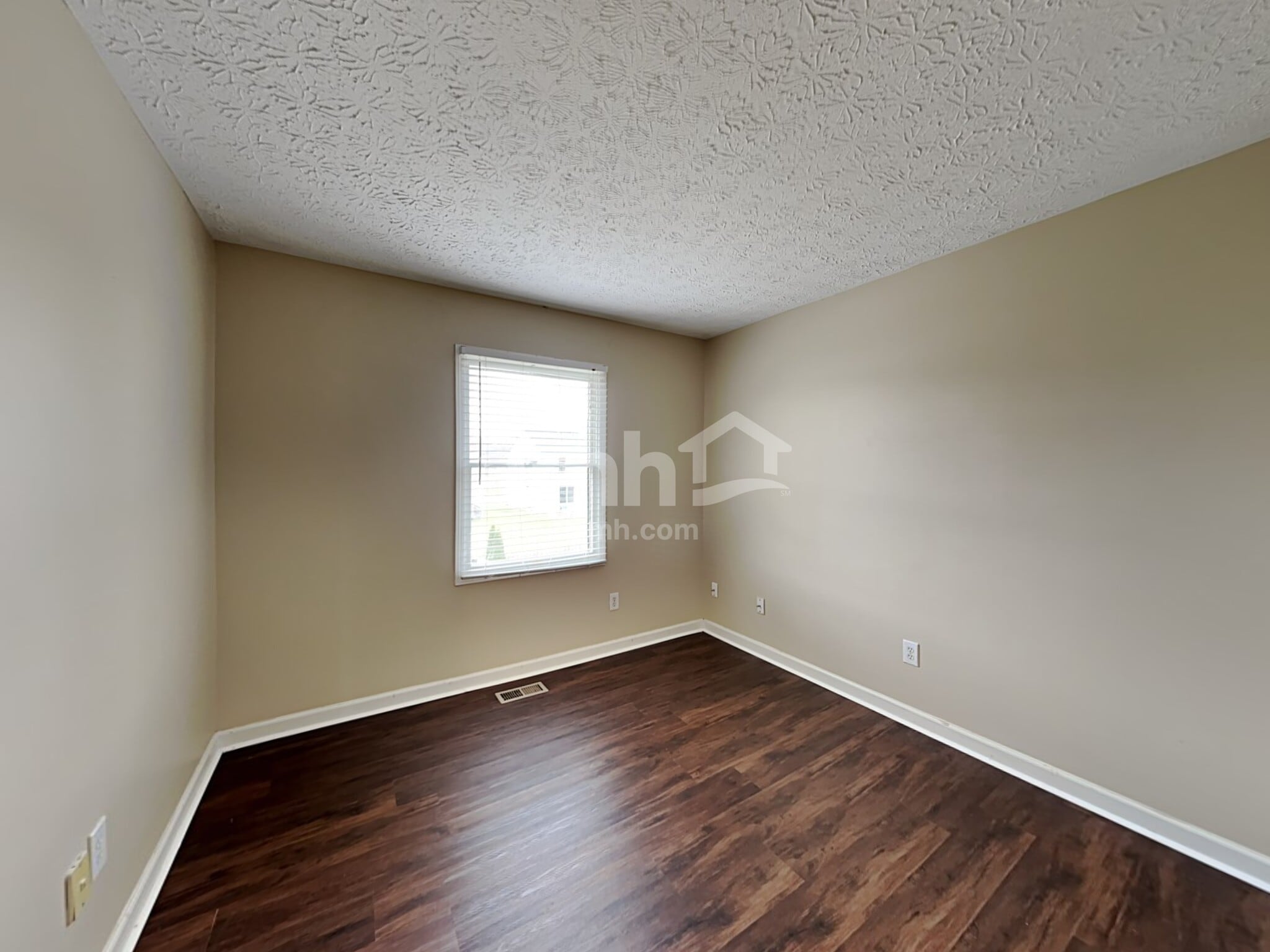 Building Photo - 1216 Walker Springs Dr