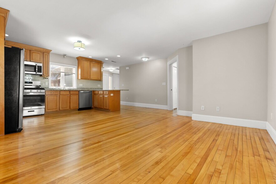 Building Photo - 40 Avon St