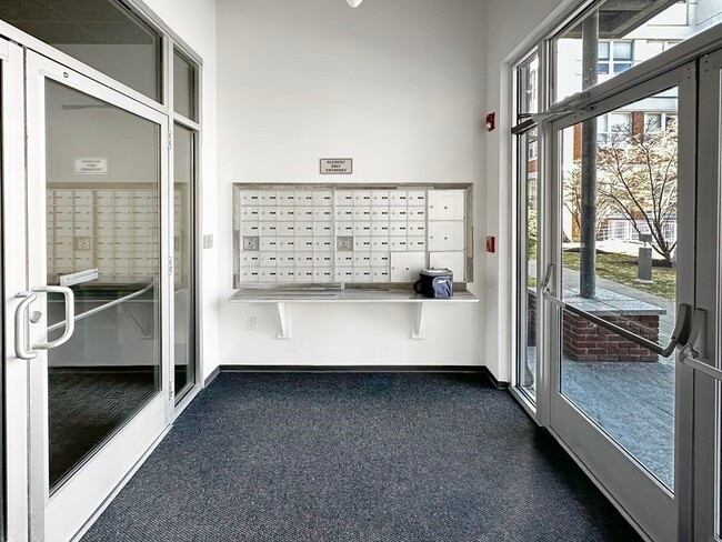 Building Photo - 120 Holmes St