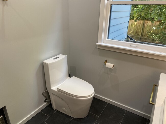 Building Photo - 1614 SE 22nd Ave