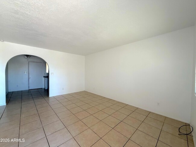 Building Photo - 522 E 9th Ave