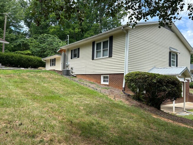 Building Photo - 109 Cedar Trails Ct