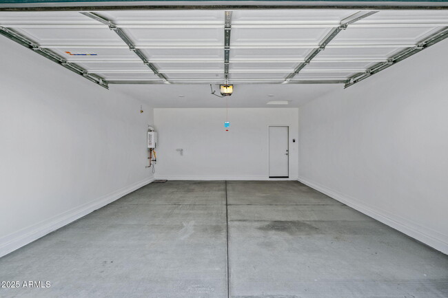 Building Photo - 16006 W Cottontail Ln