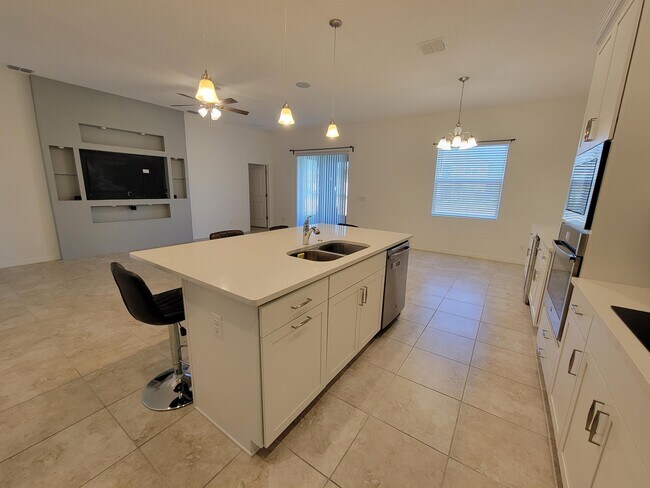 Building Photo - 5325 Jubiloso Dr