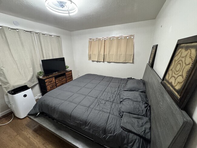 Building Photo - 2528 14th Ave Ct
